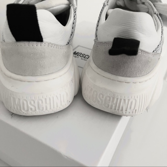 SOLD 🛑 Moschino Kids Logo Touch Strap Sneakers - Picture 4 of 7